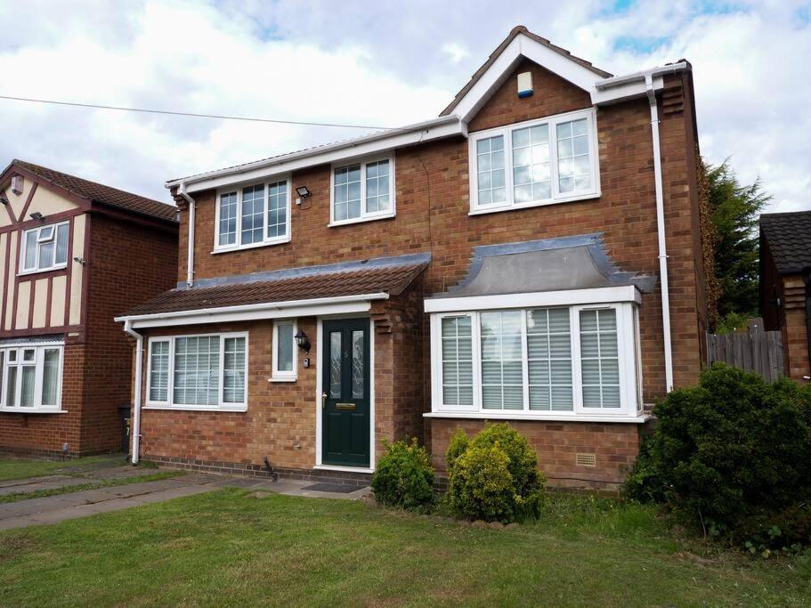Cosy Four Bed Property With En-Suite Near To Nec Birmingham Airport And The City Екстер'єр фото