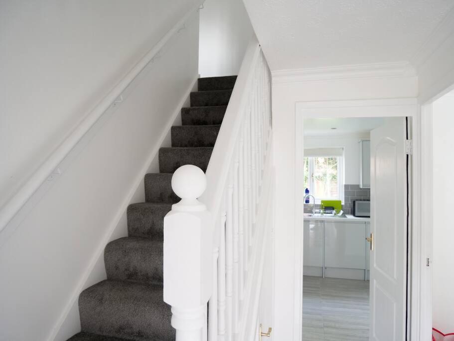 Cosy Four Bed Property With En-Suite Near To Nec Birmingham Airport And The City Екстер'єр фото