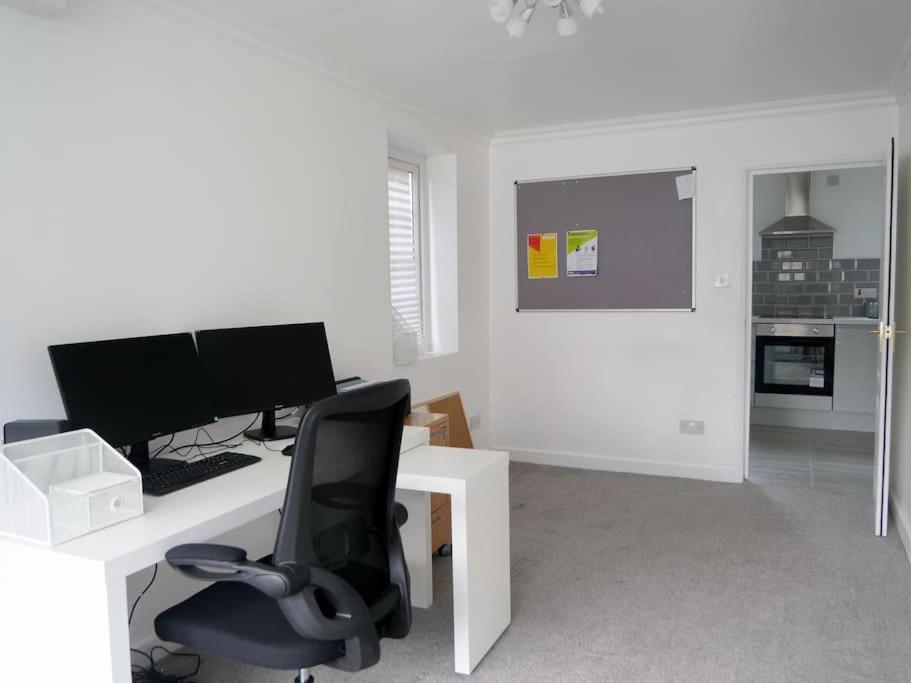 Cosy Four Bed Property With En-Suite Near To Nec Birmingham Airport And The City Екстер'єр фото