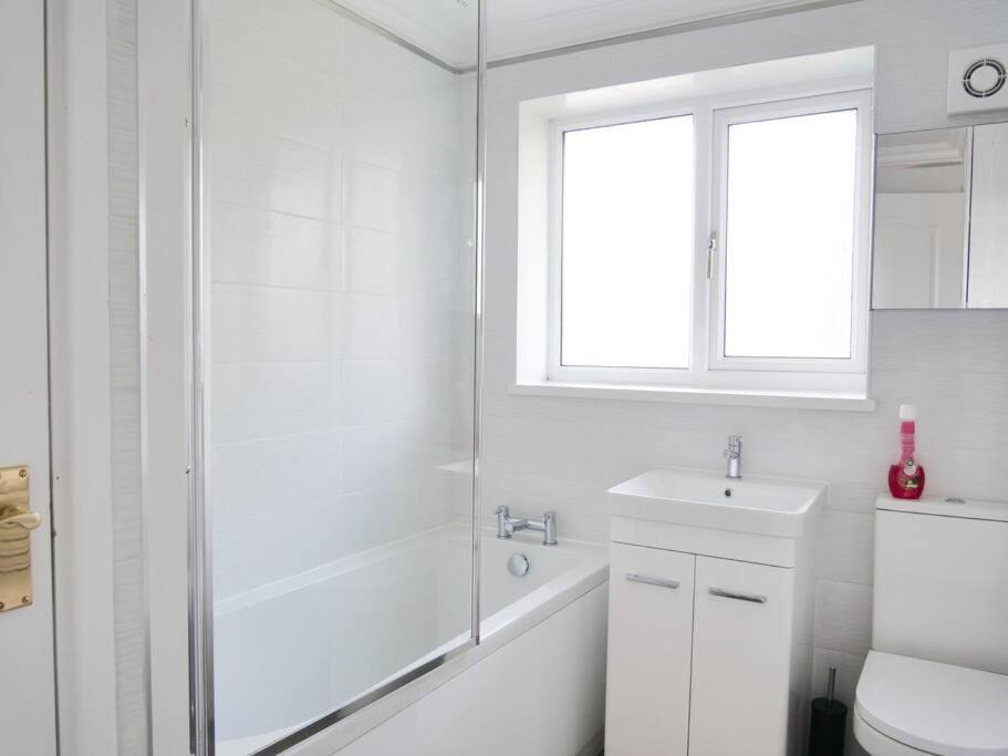 Cosy Four Bed Property With En-Suite Near To Nec Birmingham Airport And The City Екстер'єр фото
