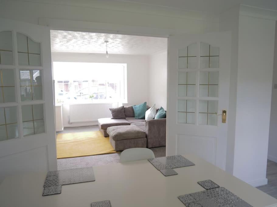 Cosy Four Bed Property With En-Suite Near To Nec Birmingham Airport And The City Екстер'єр фото