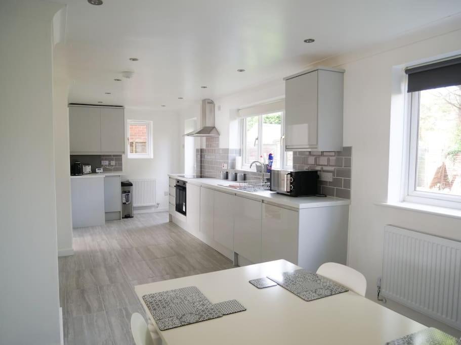 Cosy Four Bed Property With En-Suite Near To Nec Birmingham Airport And The City Екстер'єр фото