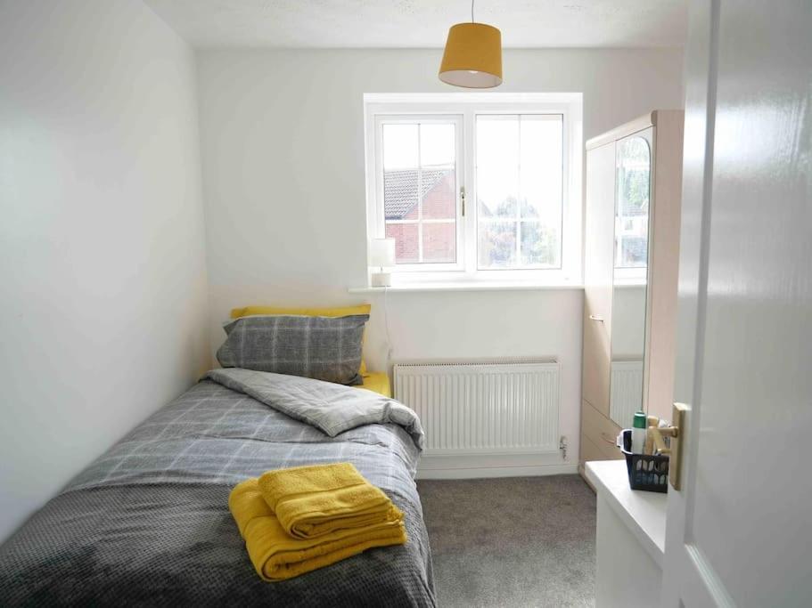Cosy Four Bed Property With En-Suite Near To Nec Birmingham Airport And The City Екстер'єр фото